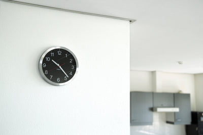 Fysic FK105 - Grote analoge wandklok, aluminium