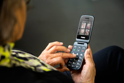 Fysic FM-9710RD - Eenvoudige mobiele klaptelefoon voor senioren met SOS paniekknop, rood