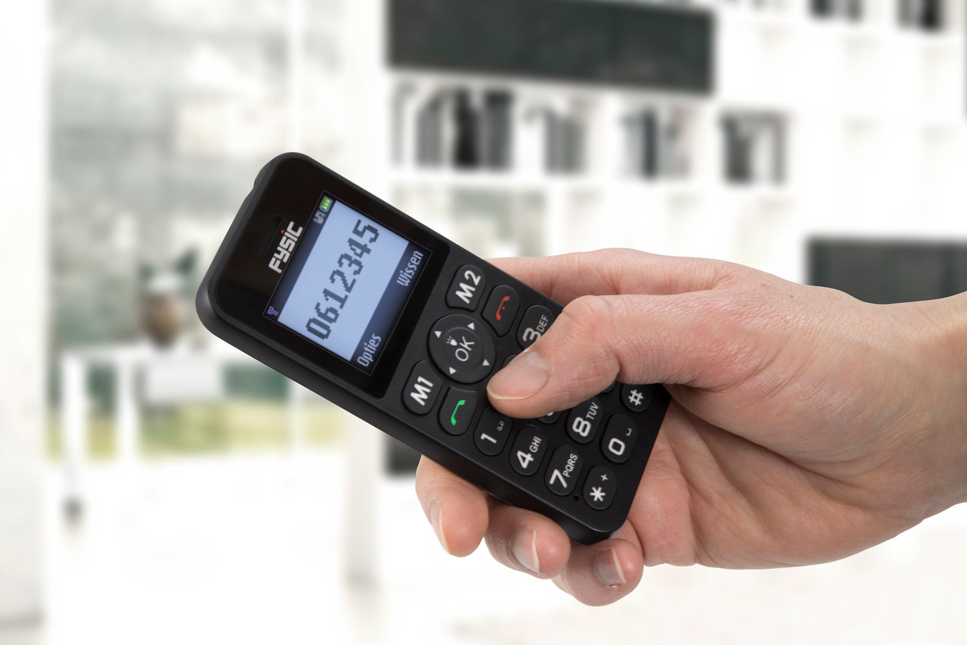 Fysic FM-7550 - Eenvoudige mobiele telefoon voor senioren met SOS paniekknop, zwart