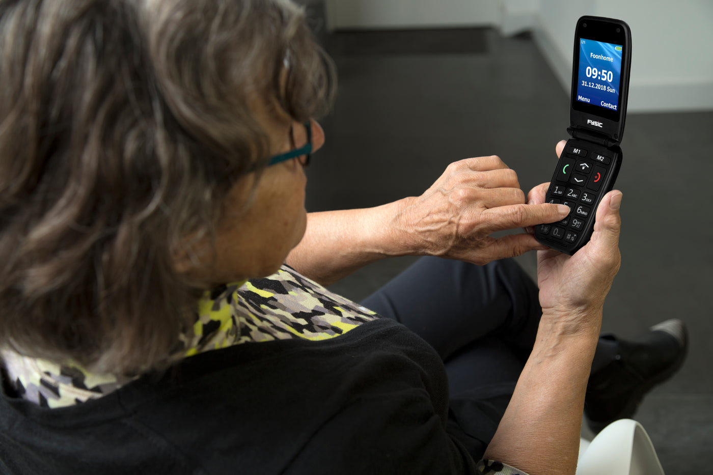Fysic FM-9260 - Eenvoudige mobiele klaptelefoon voor senioren met SOS paniekknop, zwart