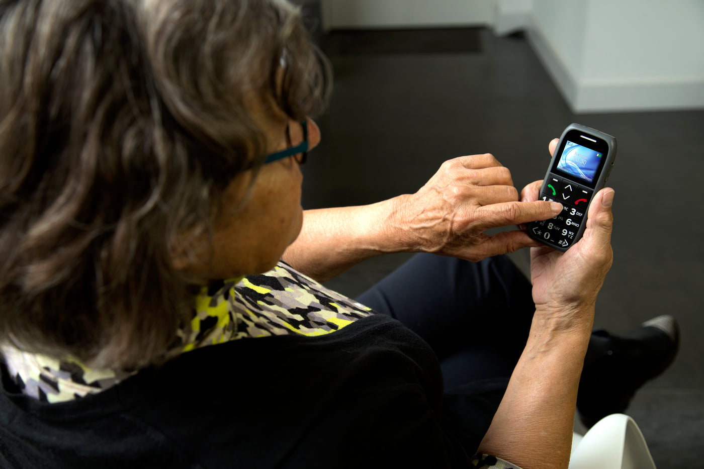 Fysic FM-7575 - Eenvoudige mobiele telefoon voor senioren met SOS paniekknop, zwart